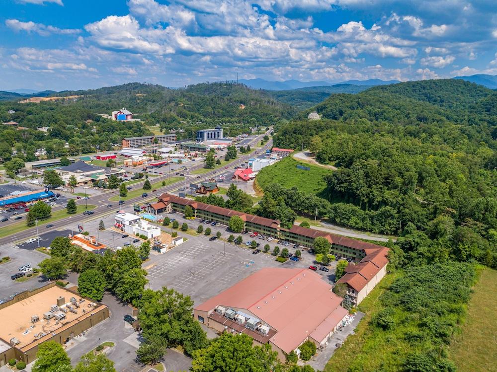 Days Inn By Wyndham Pigeon Forge South Exterior photo