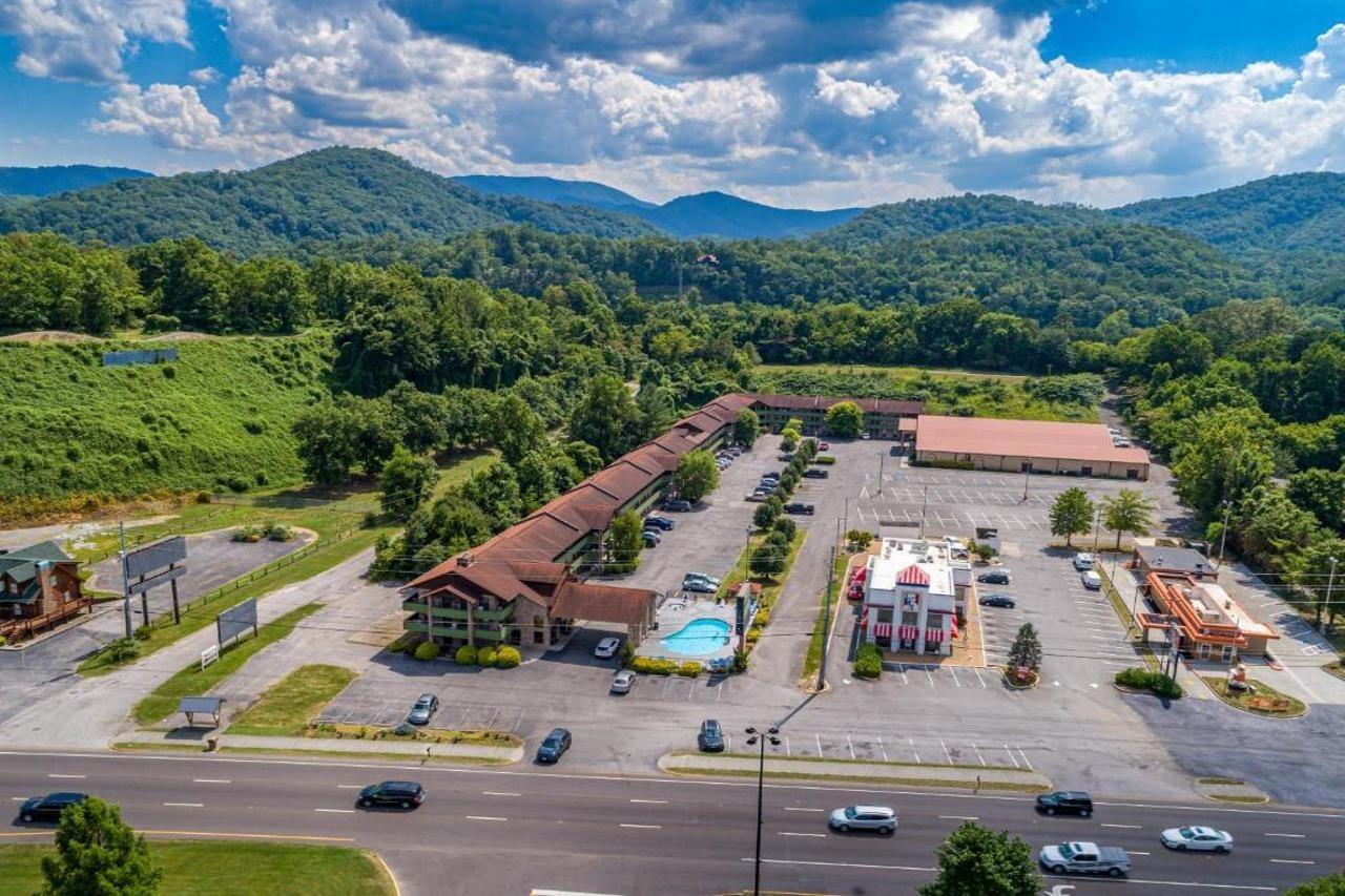 Days Inn By Wyndham Pigeon Forge South Exterior photo